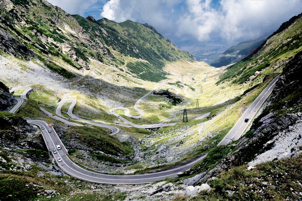 Wide_view_over_the_northern_Transfagarasan