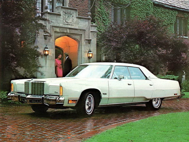 1978_Chrysler_New_Yorker_4-door_hardtop_001_5381