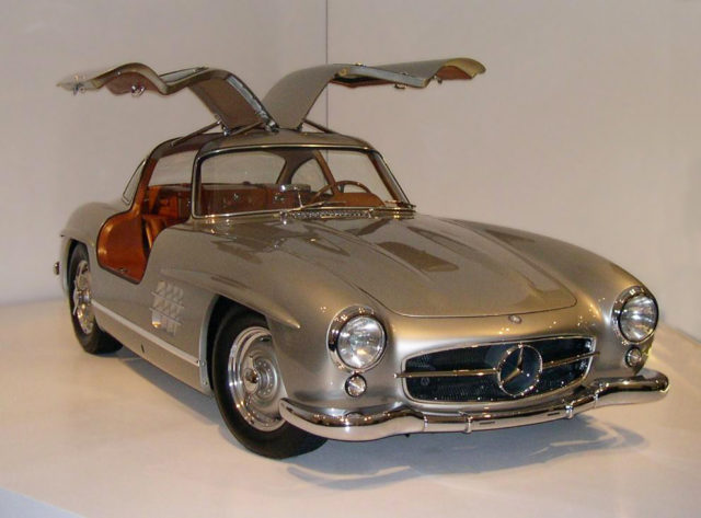 1955_Mercedes-Benz_300SL_Gullwing_Coupe_34_right
