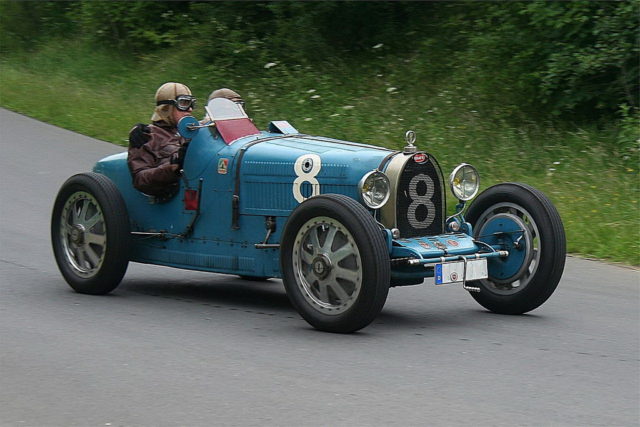 1280px-Bugatti_35_B,_Bj._1925,_Südschleife_(2008-06-28)