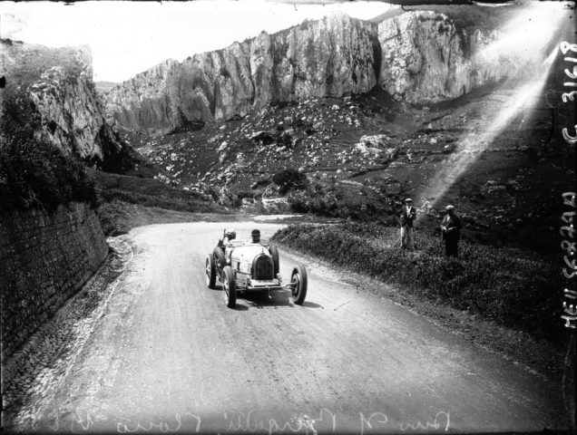 1928 Albert_Divo_in_his_Bugatti_at_the_1928_Targa_Florio